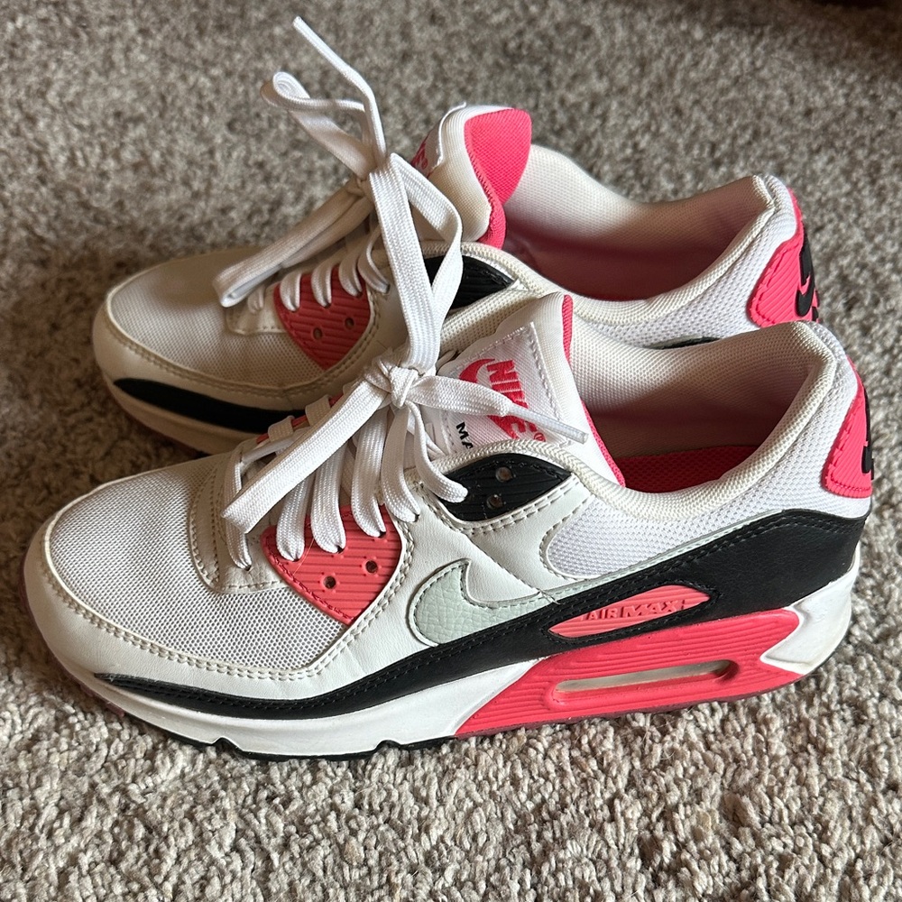 Nike White Pink Black Air Max Sneaker